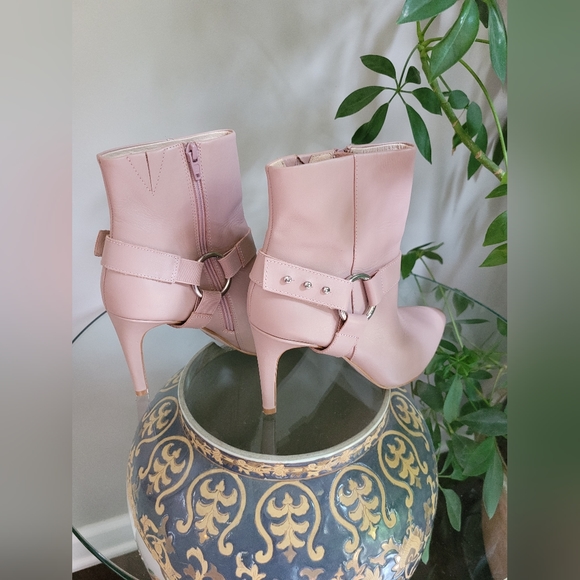 MI PIACI Pink Ankle Boots With 3 1/2 inch Heels, Size: 8 - Picture 3 of 8